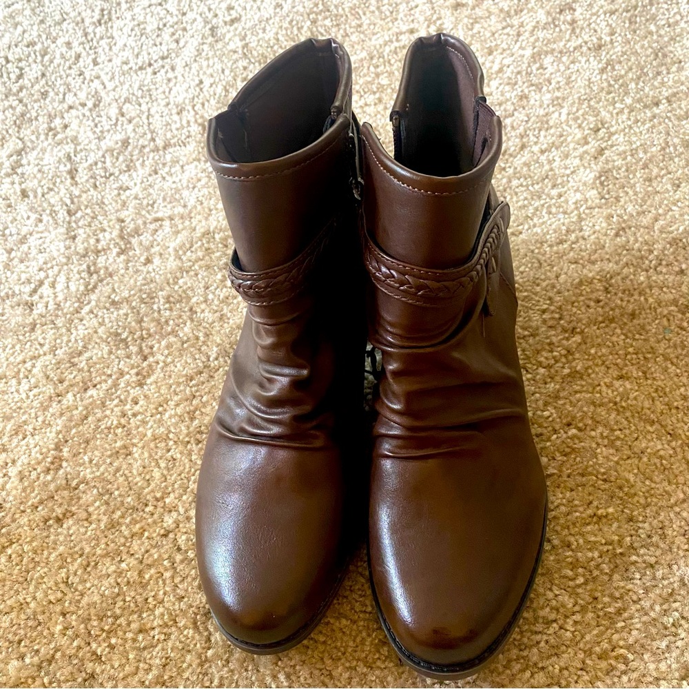 Brown BareTraps Ankleboots